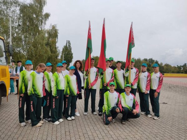 Страницы единства. Учащиеся филиала собрались вместе на Кургане Славы, чтобы вспомнить важные вехи нашей истории.