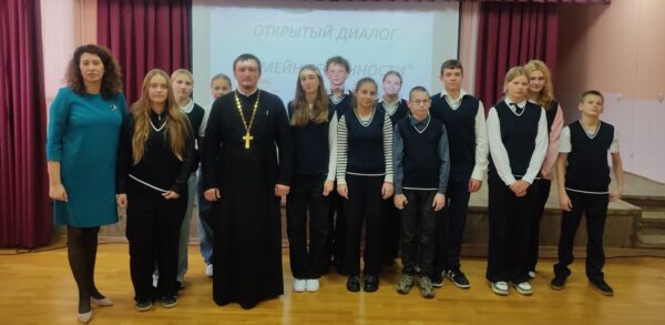 Встреча учащихся со священнослужителем Кафедрального собора Святого Архангела Михаила Анатолием