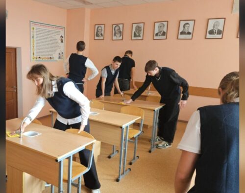 Трудовой десант «Чистый класс».